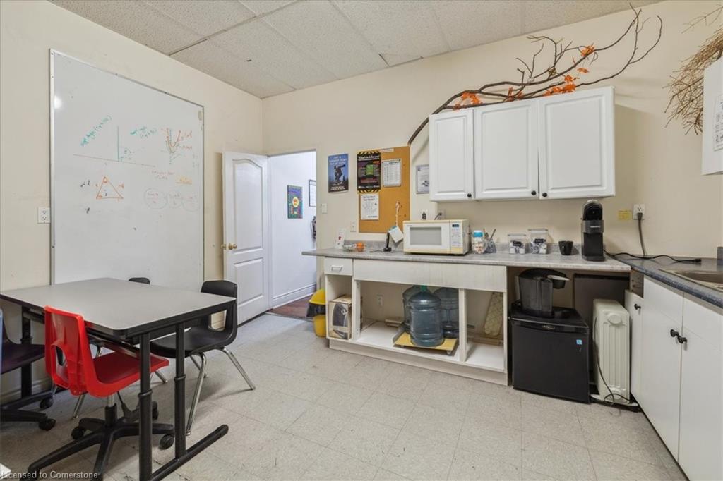 138 James Street N Property Photo 28