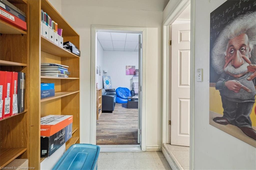138 James Street N Property Photo 29