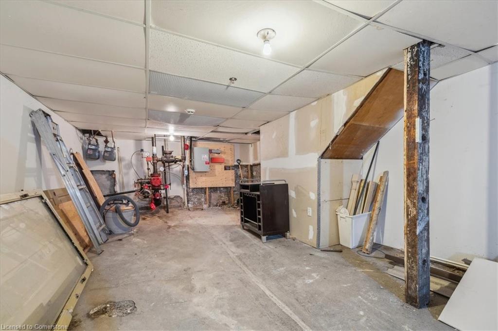 138 James Street N Property Photo 37