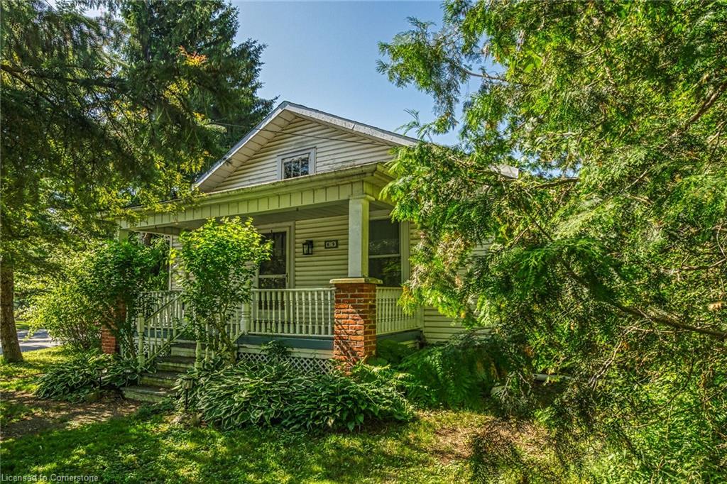 69 Renfrew Street E Property Photo 3