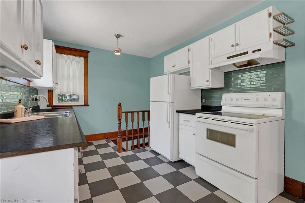 69 Renfrew Street E Property Photo 8
