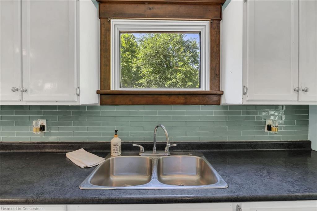 69 Renfrew Street E Property Photo 9