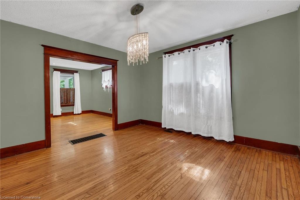 69 Renfrew Street E Property Photo 12