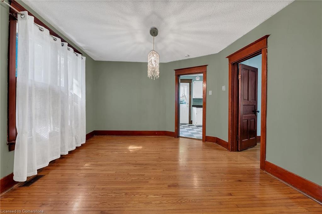 69 Renfrew Street E Property Photo 15