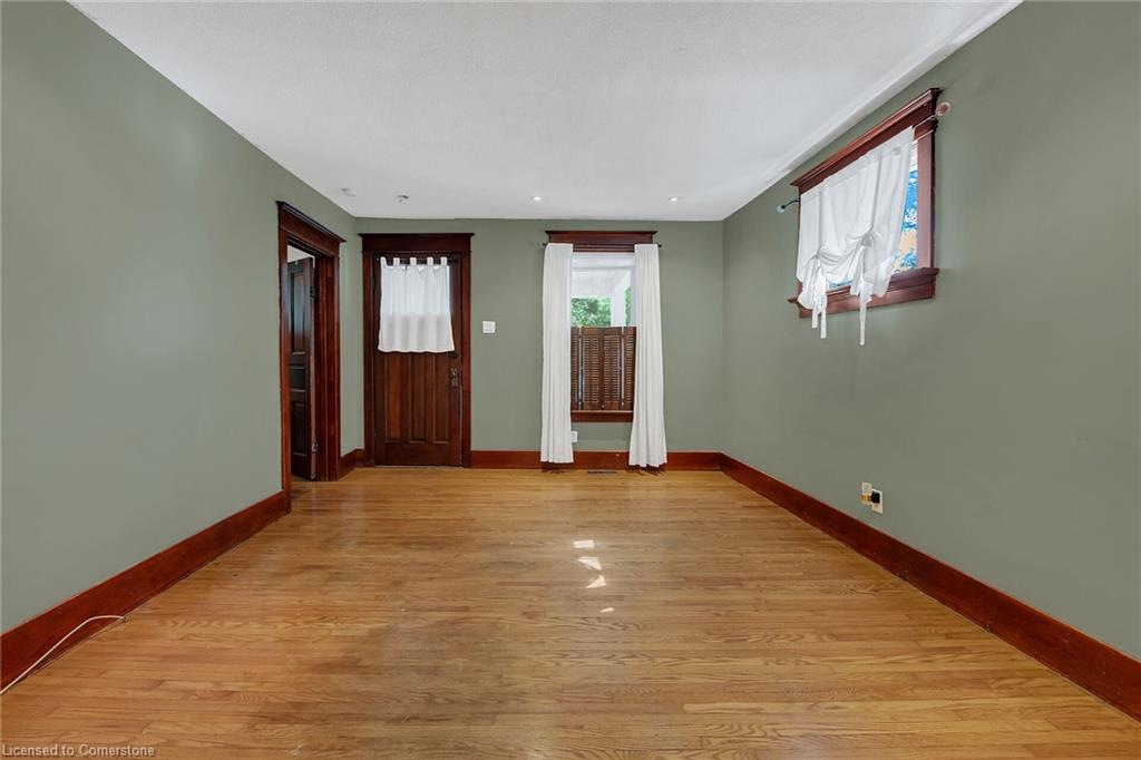 69 Renfrew Street E Property Photo 16