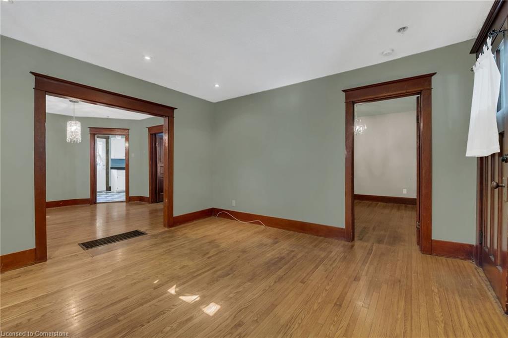 69 Renfrew Street E Property Photo 17