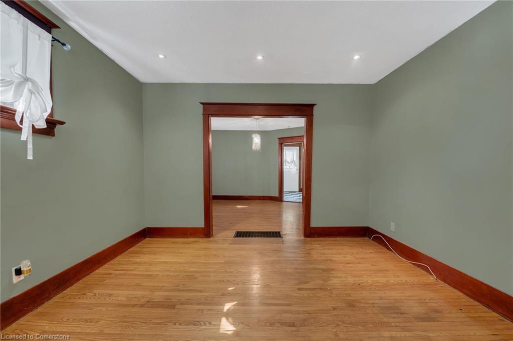69 Renfrew Street E Property Photo 18