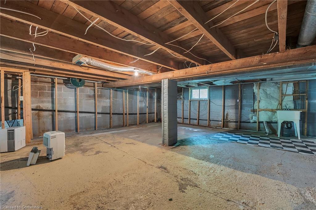 69 Renfrew Street E Property Photo 25