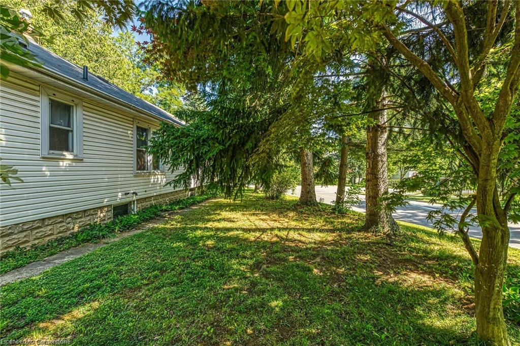 69 Renfrew Street E Property Photo 29
