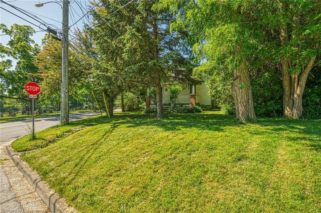 69 Renfrew Street E Property Photo 47