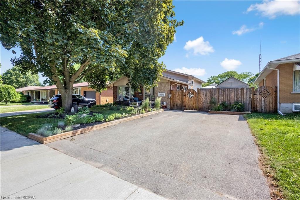 9 Burdock Boulevard Property Photo 1