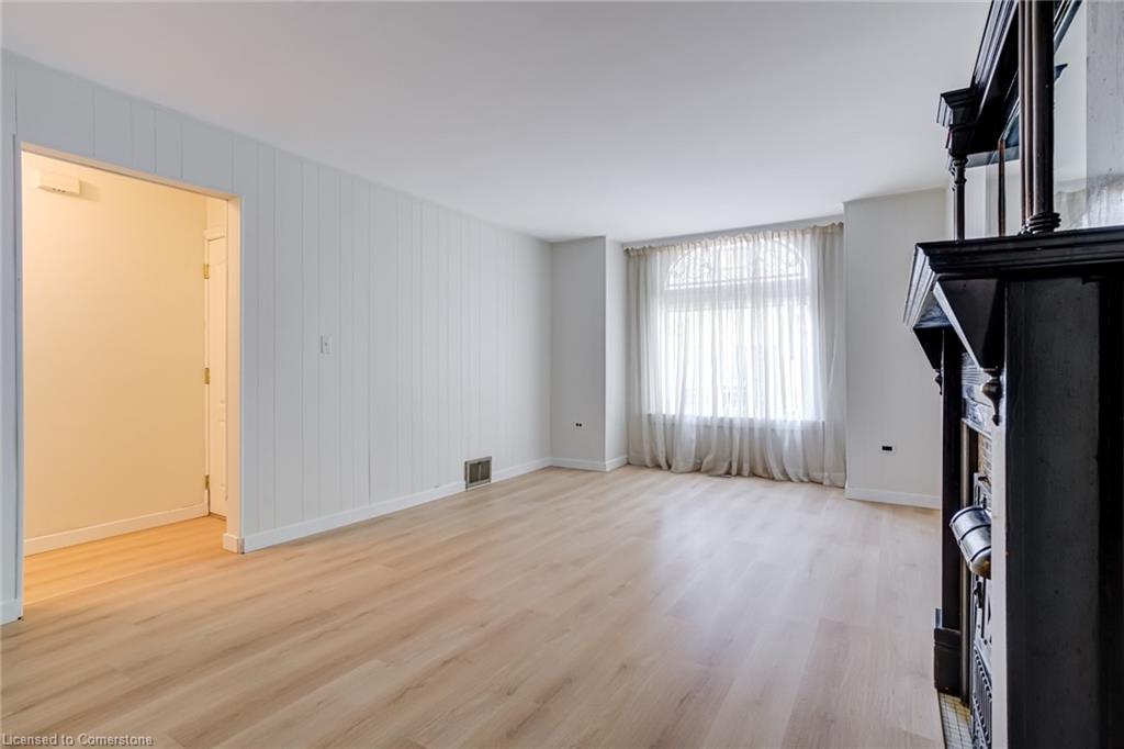 55 Young Street Property Photo 4