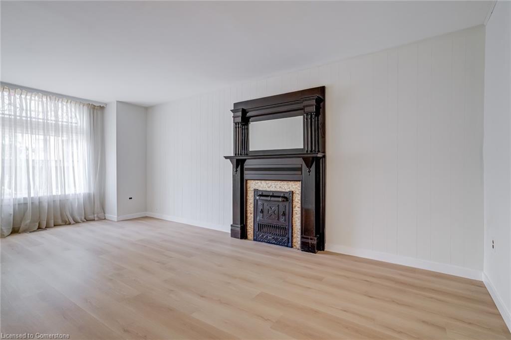 55 Young Street Property Photo 5