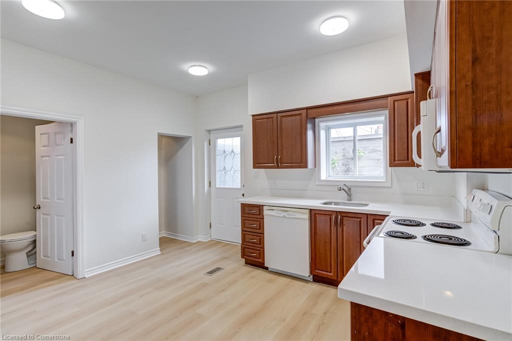 55 Young Street Property Photo 8
