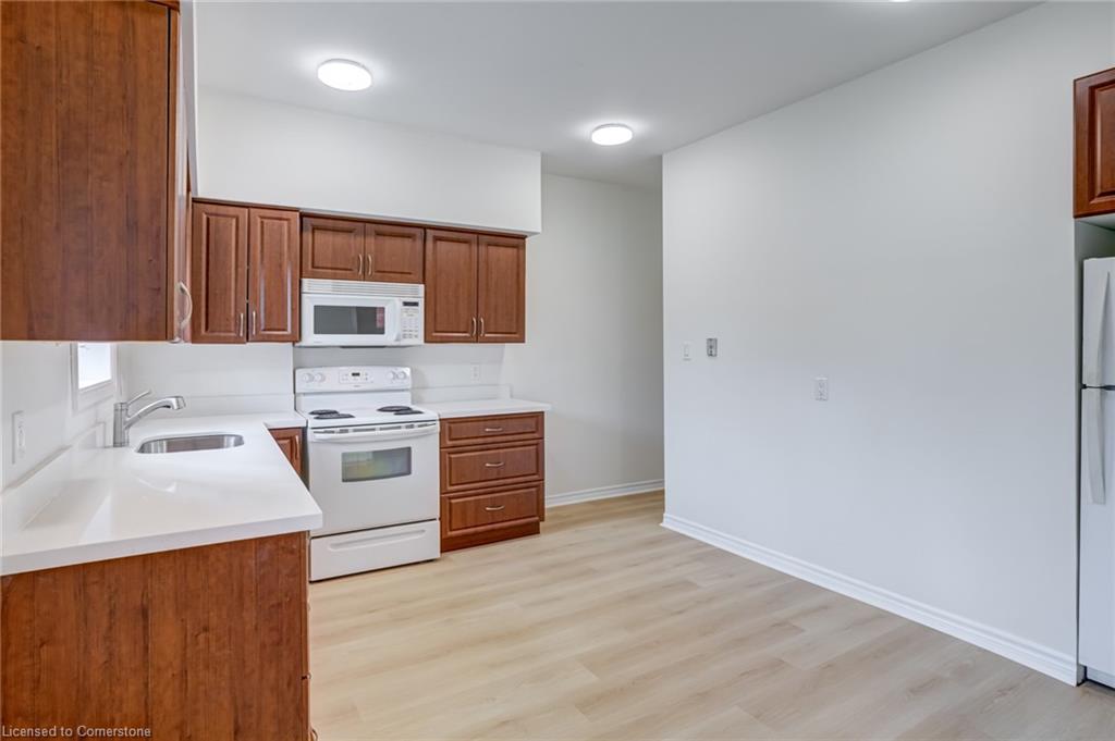 55 Young Street Property Photo 9