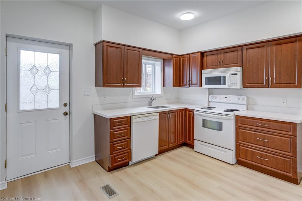 55 Young Street Property Photo 10