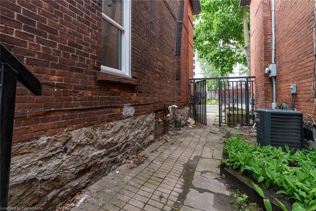 55 Young Street Property Photo 39