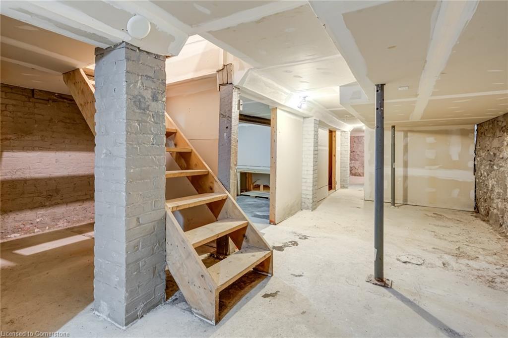 55 Young Street Property Photo 40