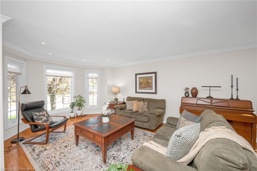 22 Waterford Crescent Property Photo 4