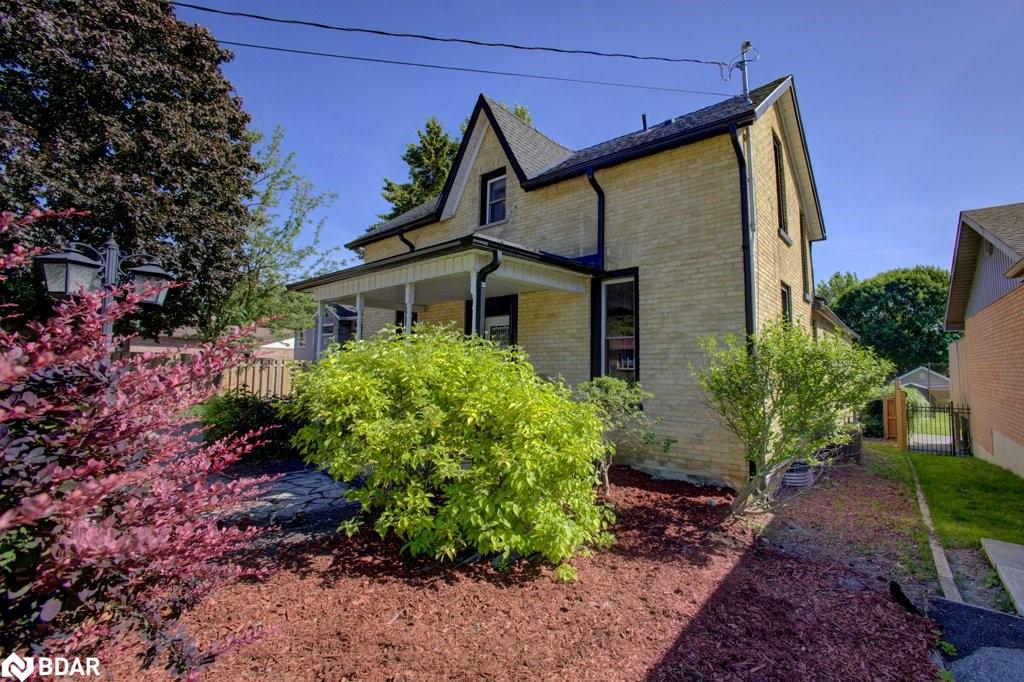780 Elma Street W Property Photo 1