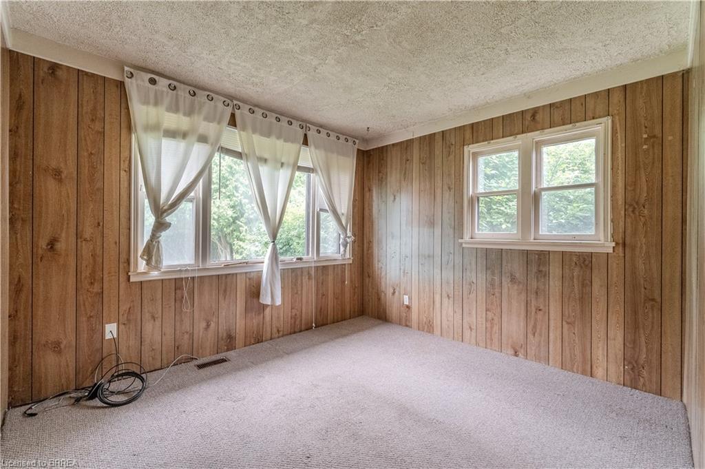 978 Norfolk Street N Property Photo 7