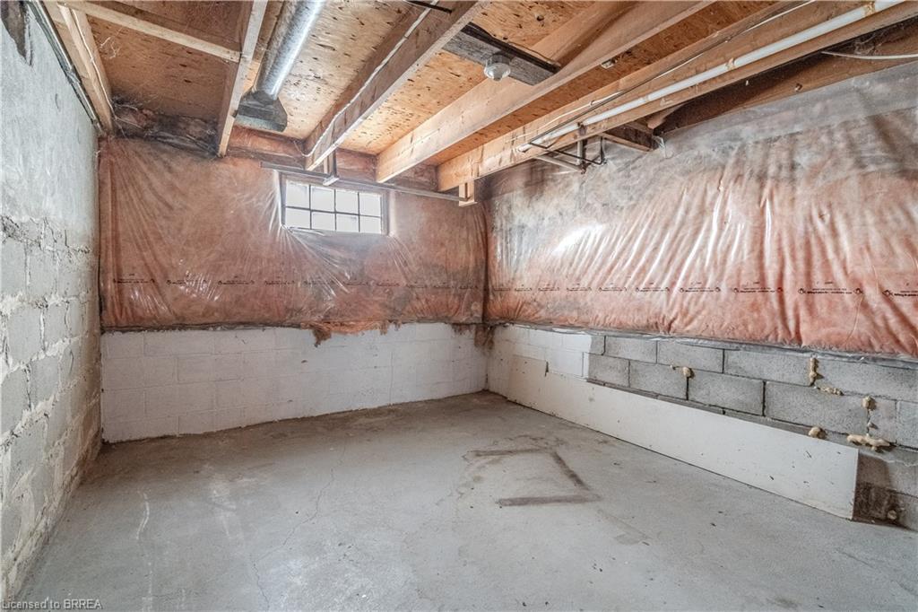 978 Norfolk Street N Property Photo 10