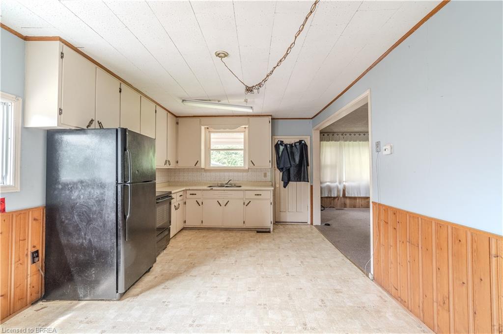 978 Norfolk Street N Property Photo 2