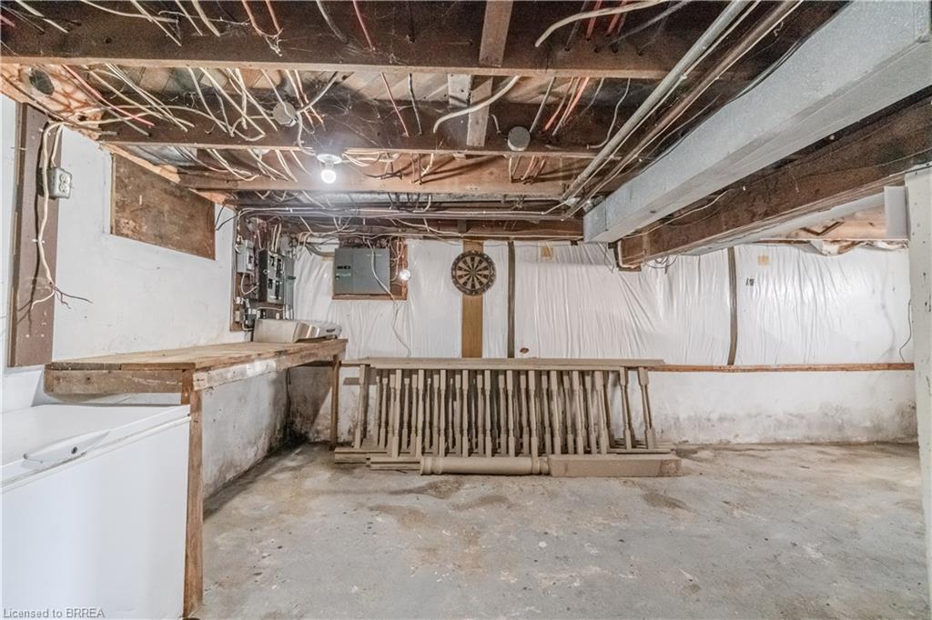 978 Norfolk Street N Property Photo 9