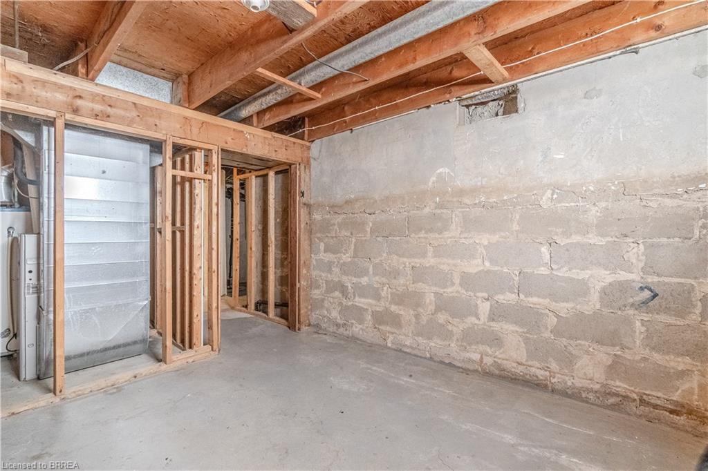 978 Norfolk Street N Property Photo 11