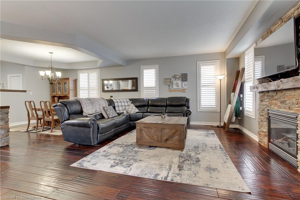 20 Parisian Crescent Property Photo 15