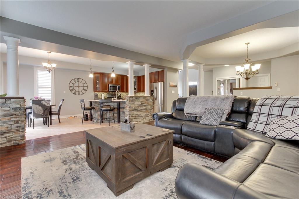 20 Parisian Crescent Property Photo 16