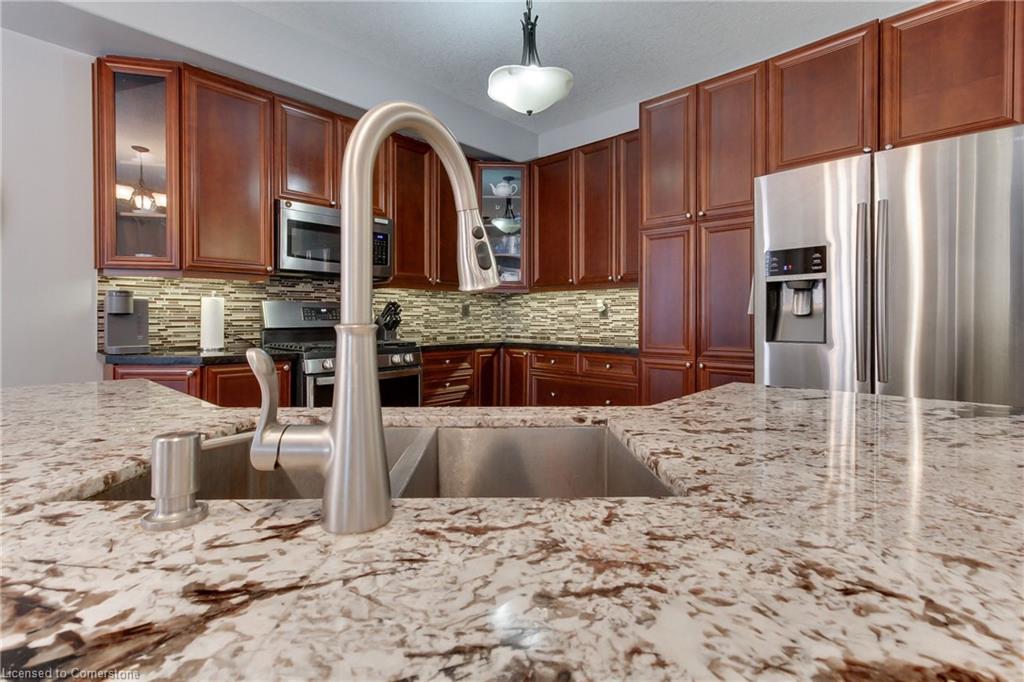 20 Parisian Crescent Property Photo 17