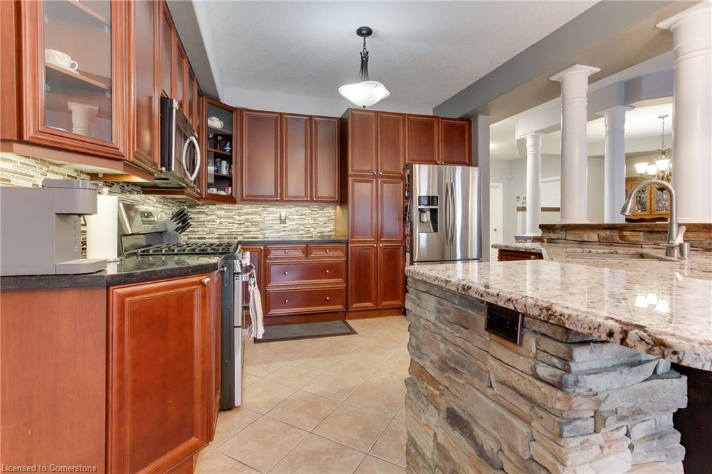 20 Parisian Crescent Property Photo 18