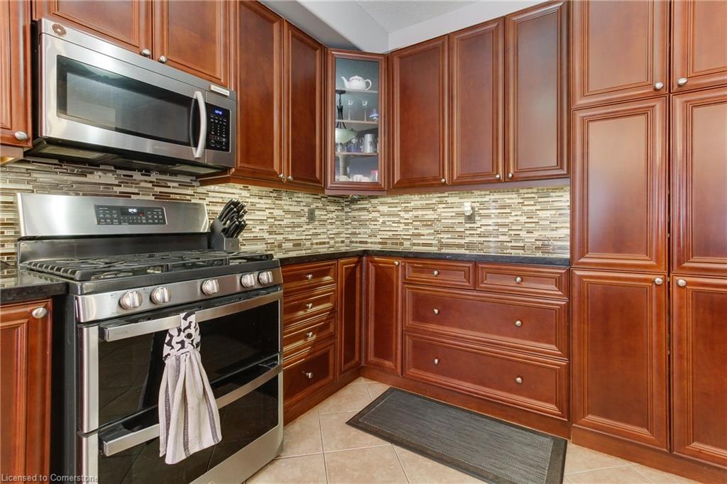 20 Parisian Crescent Property Photo 19