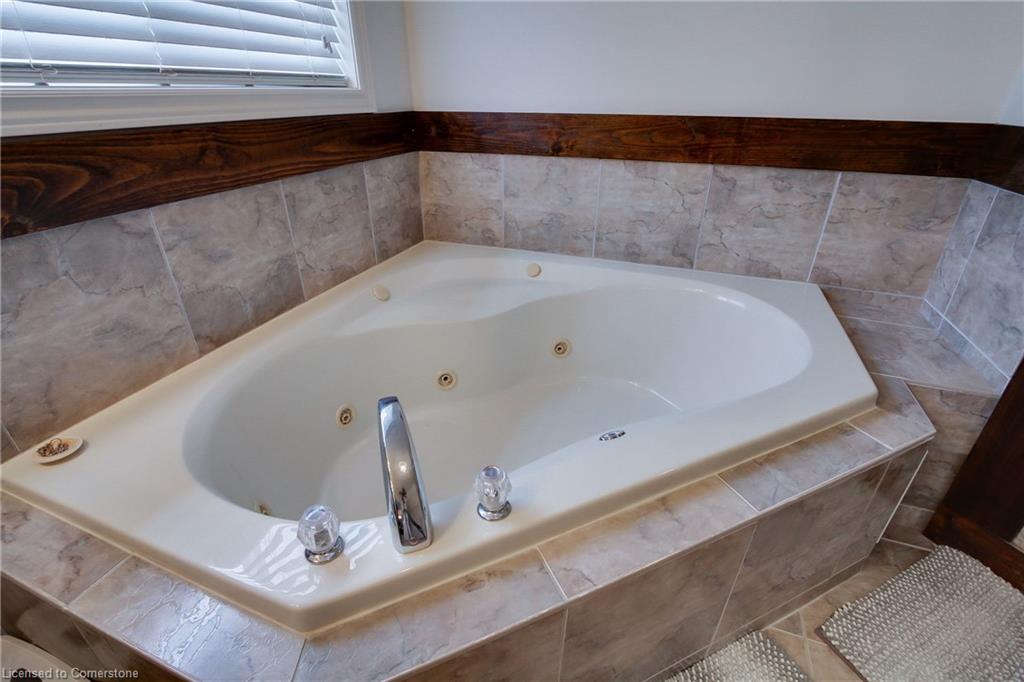 20 Parisian Crescent Property Photo 32