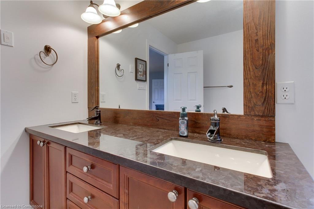 20 Parisian Crescent Property Photo 34