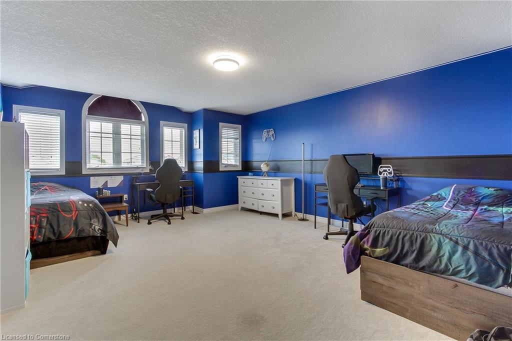 20 Parisian Crescent Property Photo 36