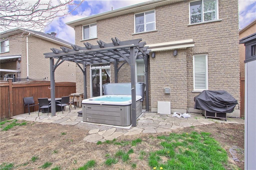20 Parisian Crescent Property Photo 46