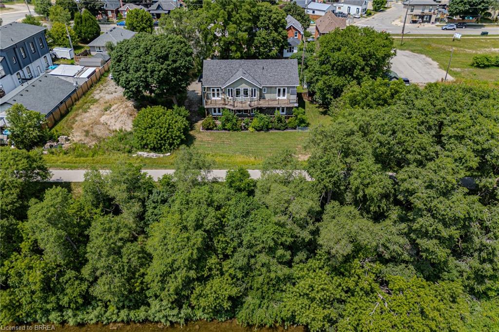 192 Grand River Avenue Property Photo 3