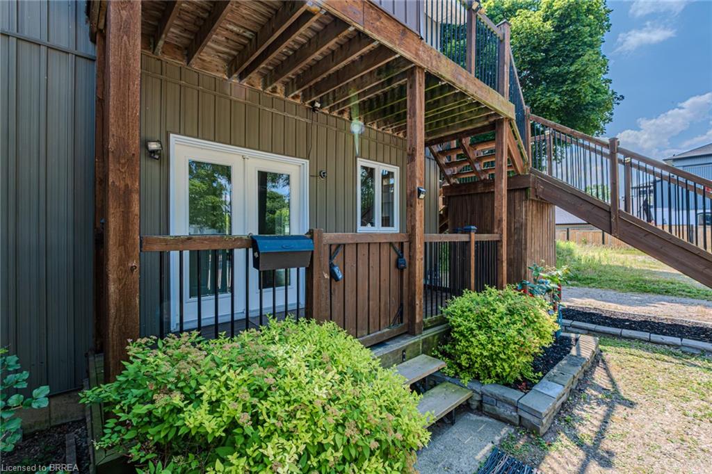 192 Grand River Avenue Property Photo 16
