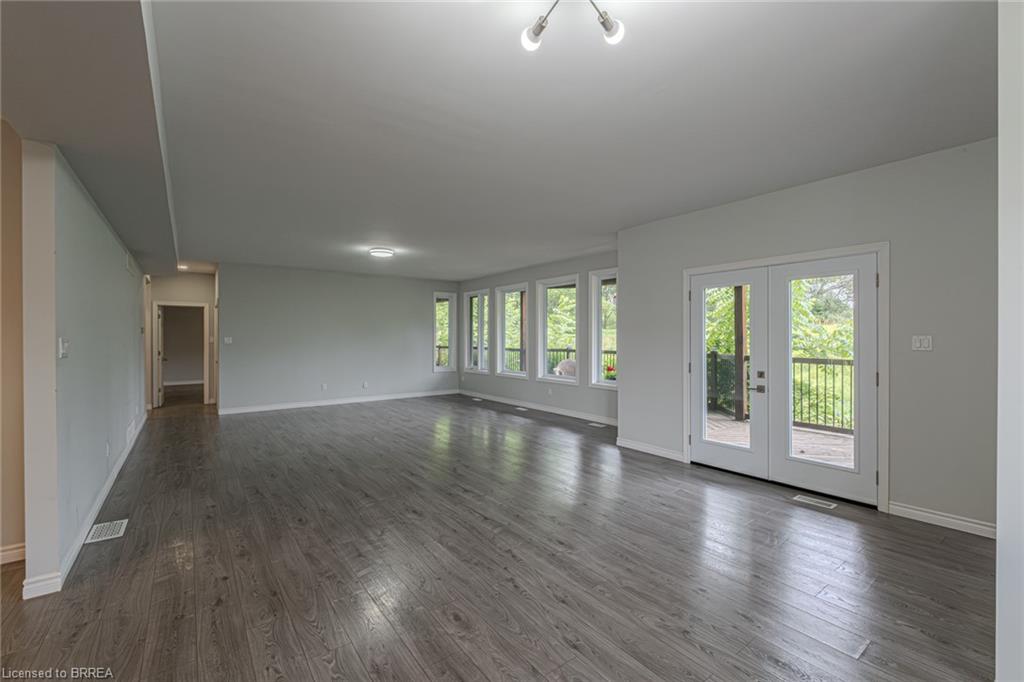 192 Grand River Avenue Property Photo 23