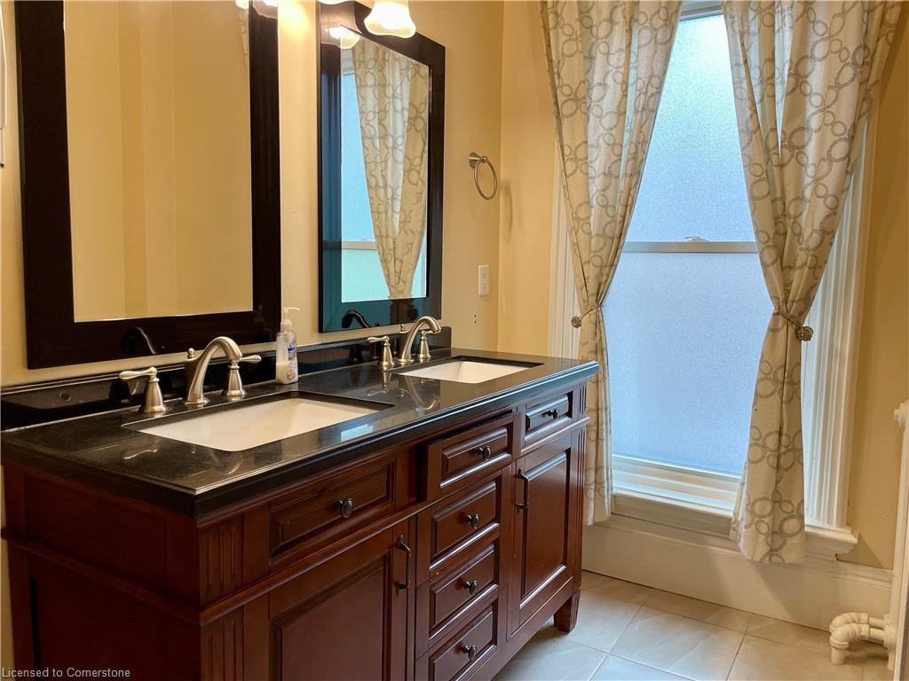 1-203 Macnab Street S Property Photo 16