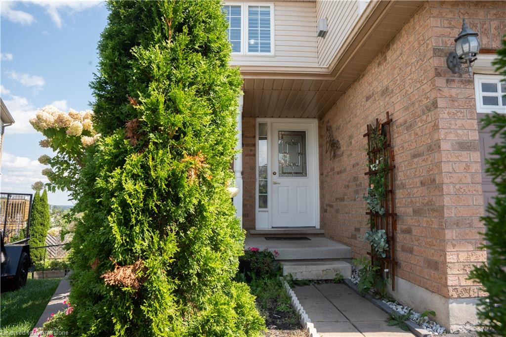 53 Sandwell Court W Property Photo 8
