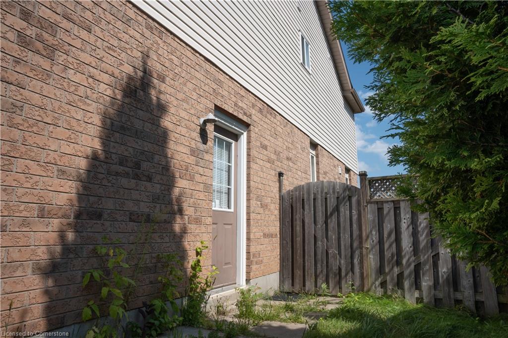 53 Sandwell Court W Property Photo 9