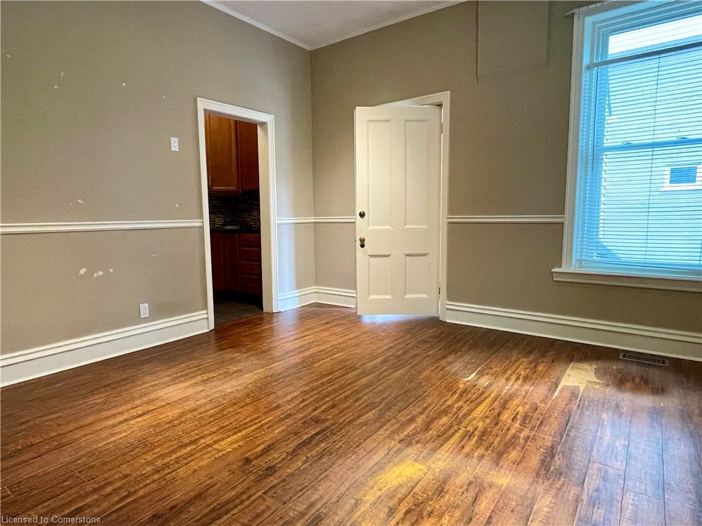 4-203 Macnab Street S Property Photo 7