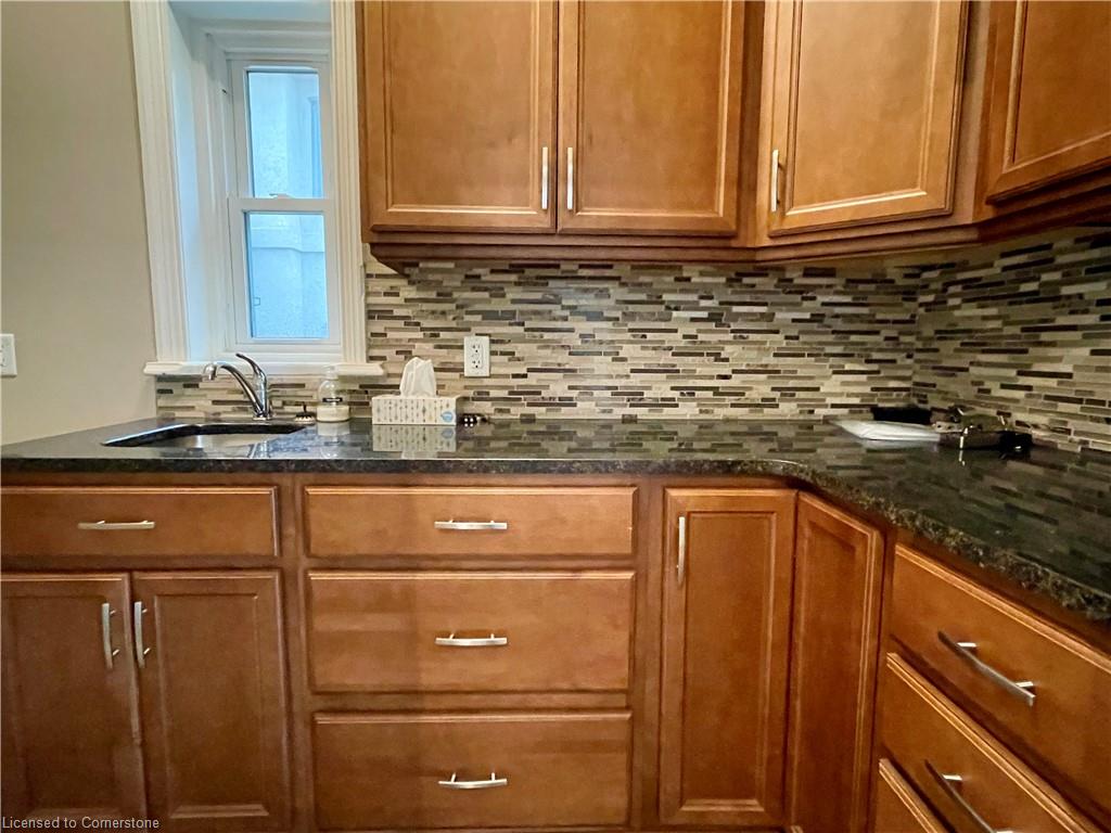 4-203 Macnab Street S Property Photo 8