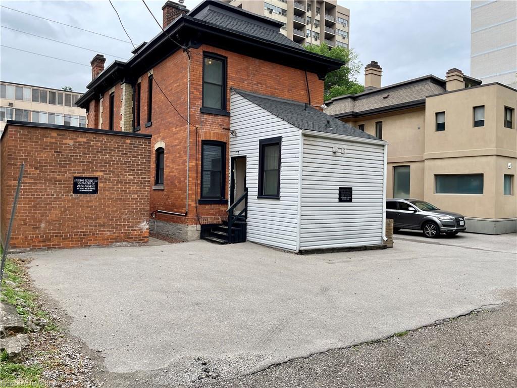 4-203 Macnab Street S Property Photo 17