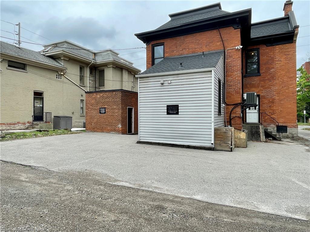 4-203 Macnab Street S Property Photo 19