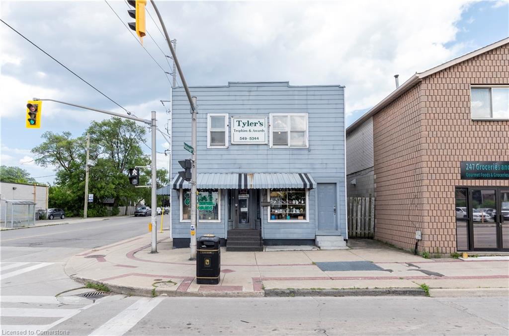 124 Parkdale Avenue N Property Photo 2