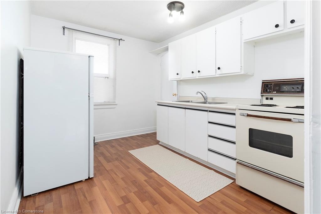 124 Parkdale Avenue N Property Photo 10